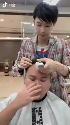 Starnutire dal barbiere